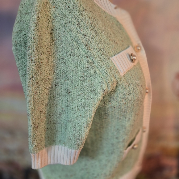 Women's Green and White Sweater - Picture 7 of 10